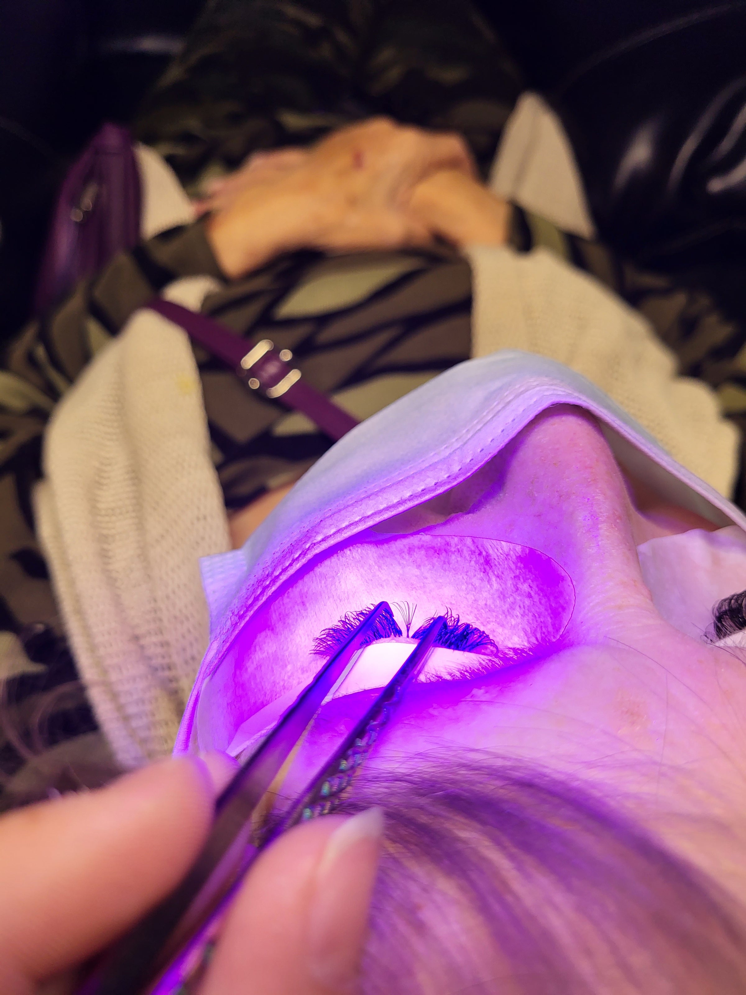 Is the UV lash system safe for lash extension or skin? It is here